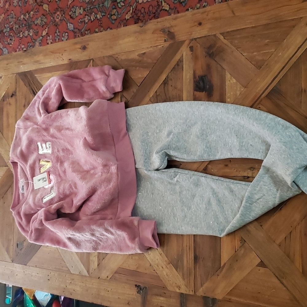 2 pcs Epic Threads  Love Fleece Top & So leggings with a pop of Glitter size med